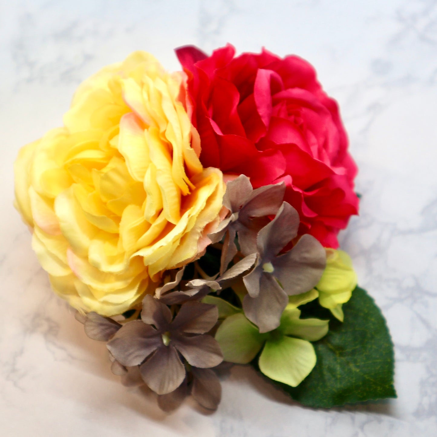 フラメンコ花髪飾り:フローレス(濃いピンク薔薇とパステルイエローのブーケ)