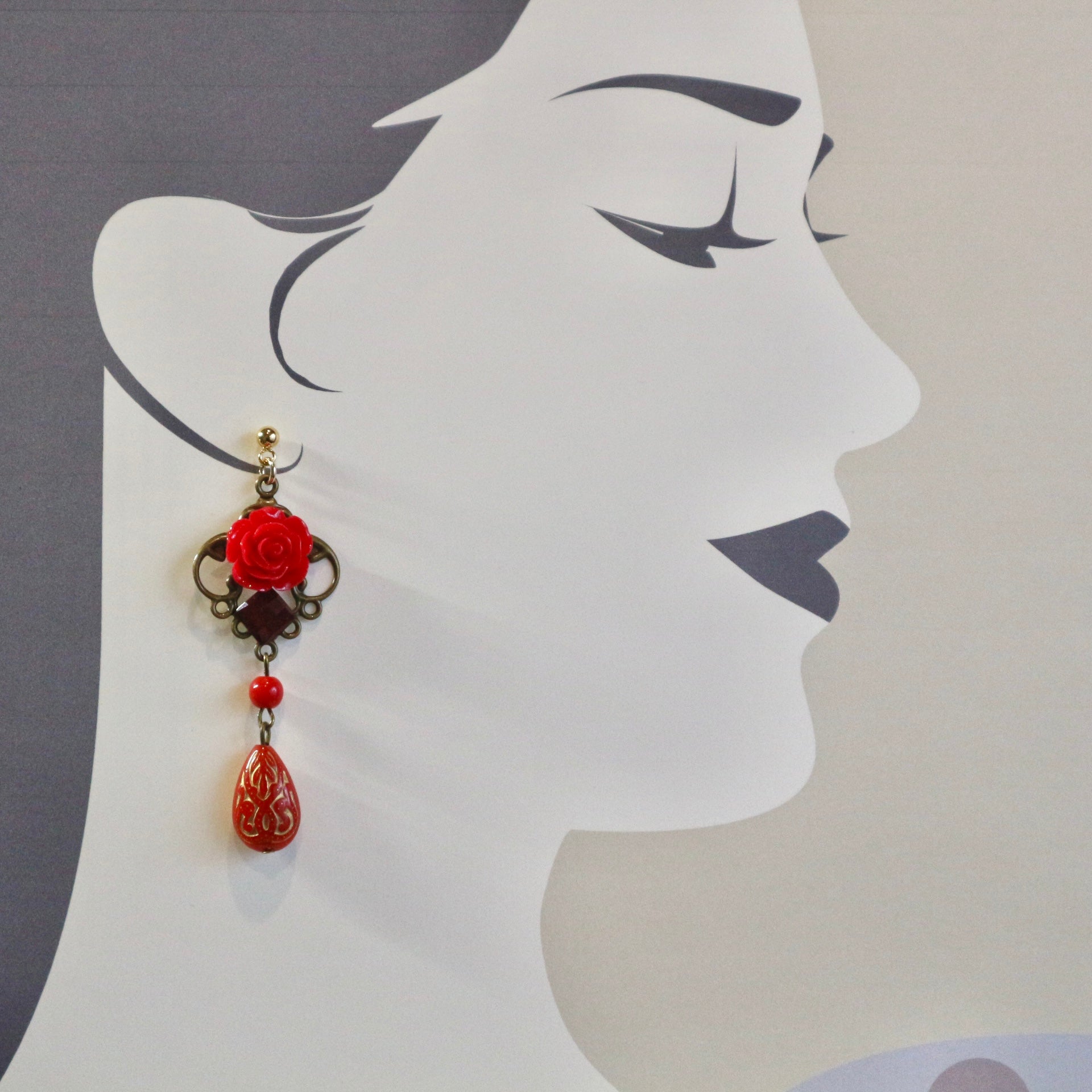 赤い薔薇とショートドロップのフラメンコイヤリング・ピアス – ころり
